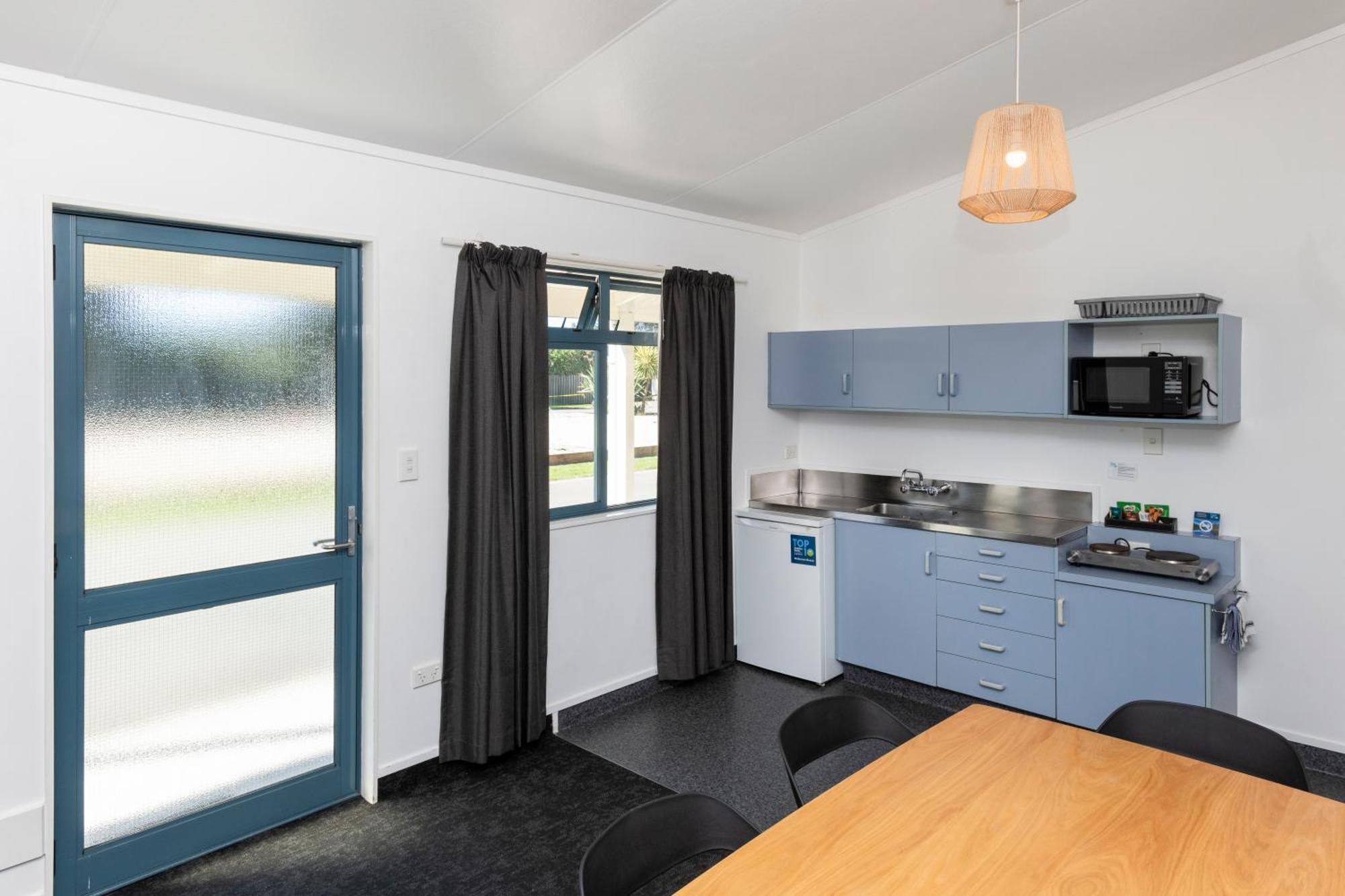 Waikanae Beach Top 10 Holiday Park ギズボーン エクステリア 写真