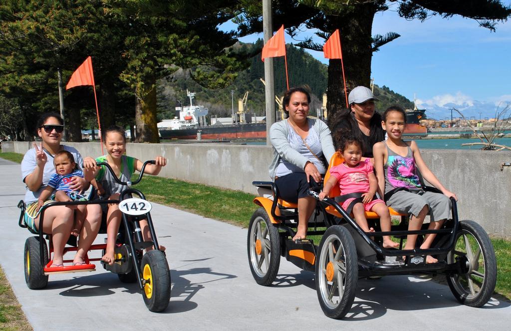 Waikanae Beach Top 10 Holiday Park ギズボーン エクステリア 写真