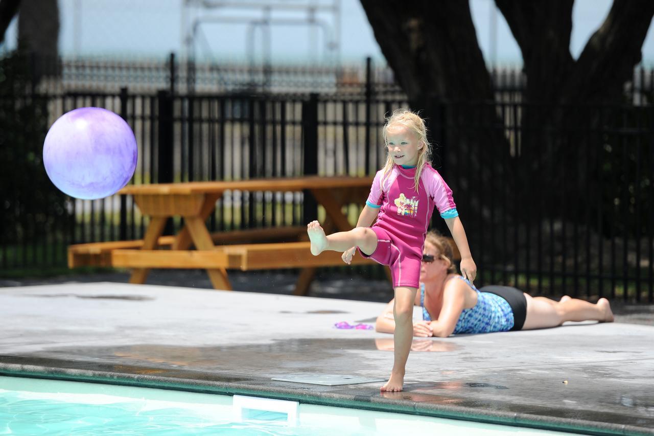 Waikanae Beach Top 10 Holiday Park ギズボーン エクステリア 写真
